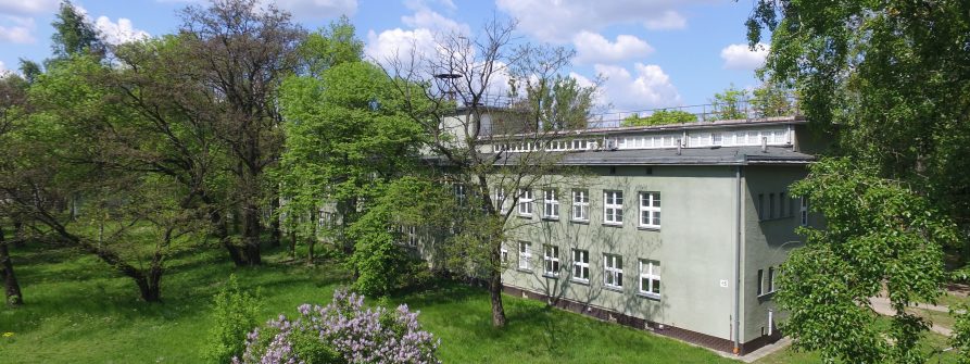 Zdjęcie budynku wydziału od strony południowej.