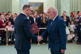 Nominację profesorską otrzymał prof. Jacek Paś