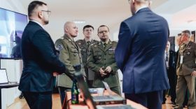 Eksperci wojskowi i cywilni o łączności, informatyce i operacjach wielodomenowych na Konferencji Łączności i Informatyki Sił Zbrojnych